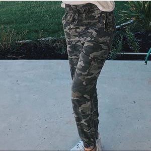 american eagle joggers